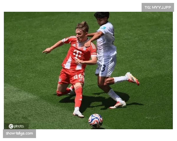 拜仁中场换人调整:比朔夫替补登场改变比赛节奏与进攻方向